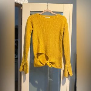 💛🍁Cute Bell-Sleeved Sweater
